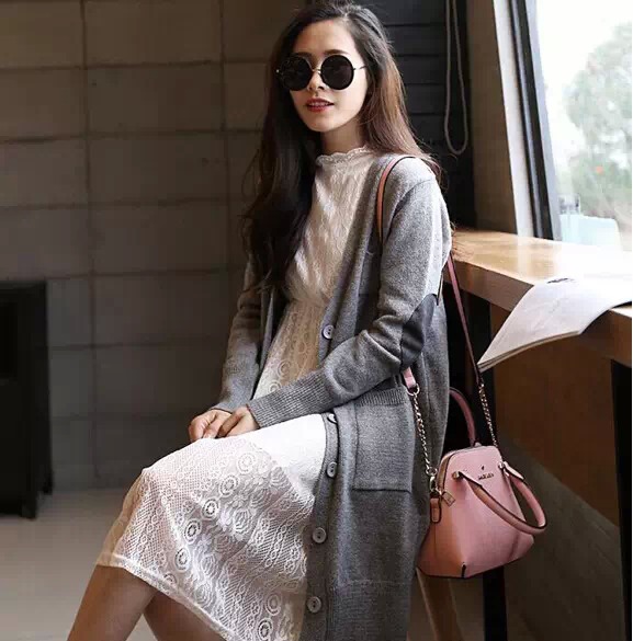 四种<em>灰色开衫</em>的穿<em>搭</em>,让你从路人变女神!-济南-