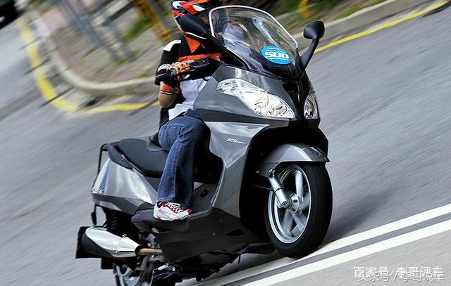 �ٿ˴�Aprilia�ػ���������ȼ����ע������ͨ������ɱ��ϵĦ�У�-6.jpg