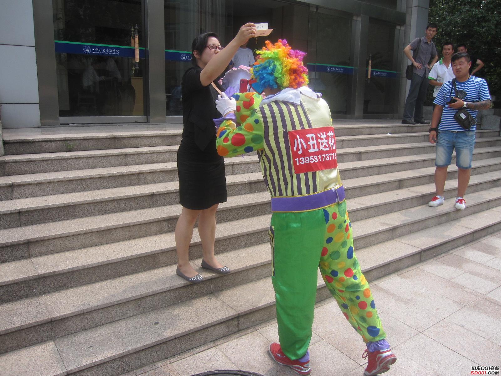 只要168!小丑鲜花送到家! 送鲜花 送蛋糕 巧克力